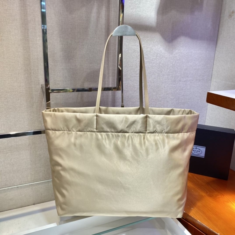 Pra*a tote bags